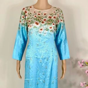 New Vietnamese Áo dài họa tiết 
size 3XL (US  10)